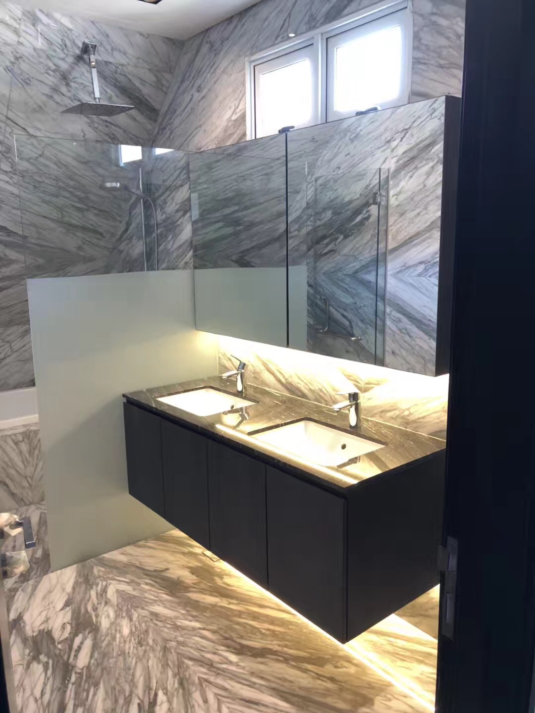 What is Volakas White Marble and Where Does It Come From? 16 imageFile